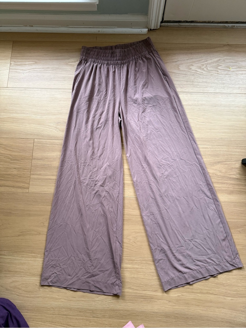 Vuori Wide-Leg Smocked Waist Pants in Dusty Mauve